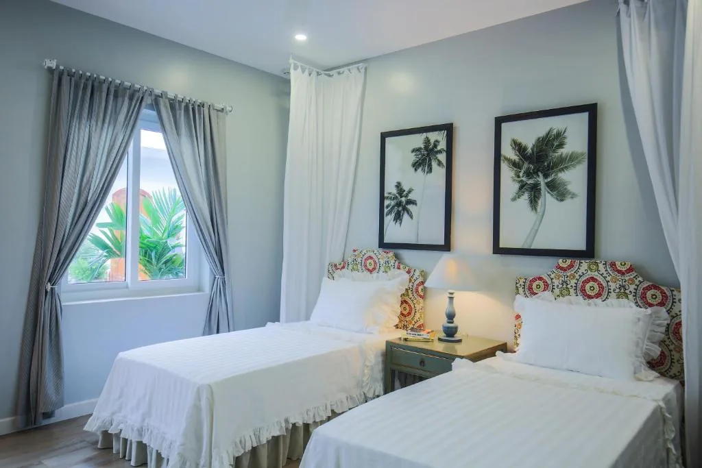 Phòng Superior hai giường đơn nhìn ra vườn — Serenity by the Sea